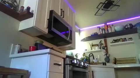 Lola online show from September 2025 07:41:01 PM