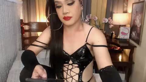 Snapshot of xxxmiss_cathyxxx chatting on June 2026 02:15:02 PM QUEENCY online show from June 2026 02:15:02 PM