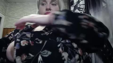 Lana online show from March 2026 07:42:01 PM