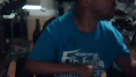 xxxonwheelz online show from April 2026 10:00:02 PM