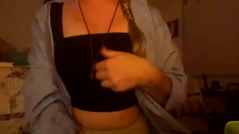 Snapshot of yagirlpeachezzz chatting on November 2025 04:12:02 AM yagirlpeachezzz online show from November 2025 04:12:02 AM