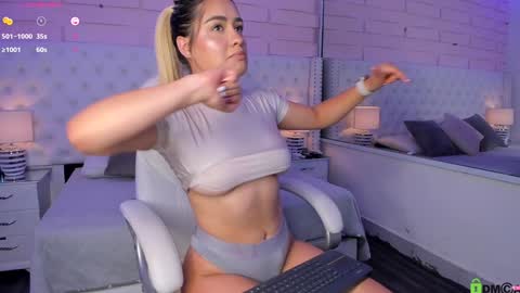 Snapshot of yaky_ chatting on December 2024 09:29:02 PM Yakeline online show from December 2024 09:29:02 PM