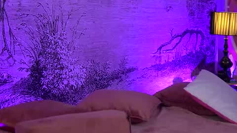 Yamira online show from November 2025 07:01:02 PM