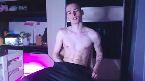 Snapshot of yan_rizen chatting on December 2024 08:47:02 PM Yan online show from December 2024 08:47:02 PM