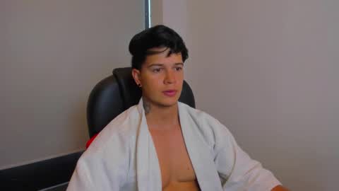 new here online show from December 2025 12:10:01 PM