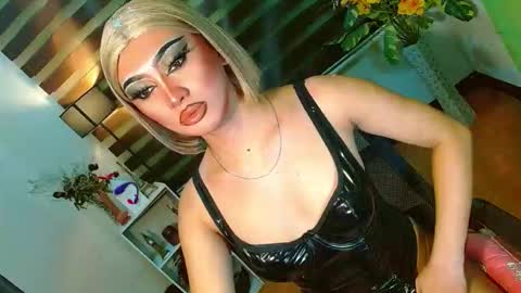 miss yasii online show from April 2026 01:54:02 PM