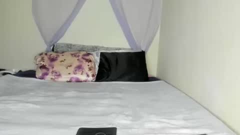 Yasmina online show from October 2025 12:36:01 AM