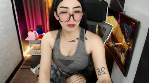 Snapshot of yassiered chatting on October 2025 02:20:01 AM yassiered online show from October 2025 02:20:01 AM