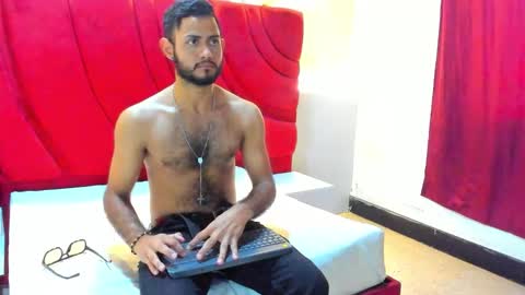 Yeferson online show from November 2025 07:57:01 PM