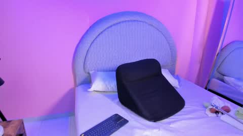 yeika_foxy online show from April 2026 12:01:01 PM