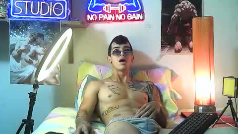 yeisoncastellanos1999 online show from October 2025 04:17:02 PM