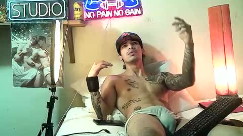 yeisoncastellanos1999 online show from February 2026 04:21:02 PM