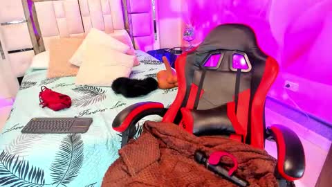 yelena  online show from December 2025 01:53:01 PM