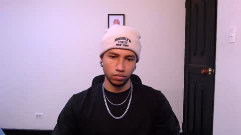 Snapshot of yerfon_s1 chatting on December 2024 05:21:01 PM Yeff ind. model online show from December 2024 05:21:01 PM