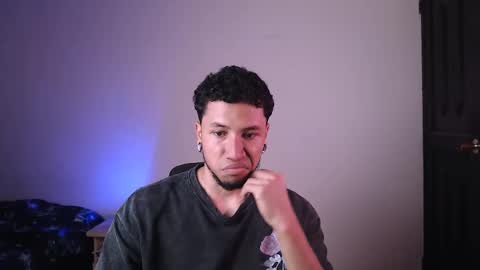 Snapshot of yerfon_s1 chatting on March 2025 10:21:01 PM Yeff ind. model online show from March 2025 10:21:01 PM