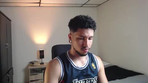 Snapshot of yerfon_s1 chatting on November 2025 02:33:02 AM Yeff ind. model online show from November 2025 02:33:02 AM