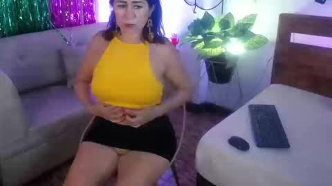 Snapshot of yeseniaa25_ chatting on October 2025 06:08:01 PM Yeseniaa25  online show from October 2025 06:08:01 PM
