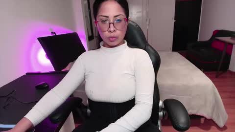 yesie_hot2 online show from September 2025 02:48:02 AM