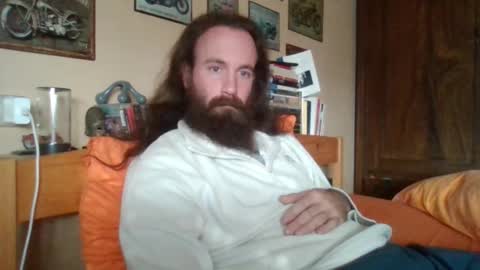 yeti_92 online show from October 2025 12:58:01 PM