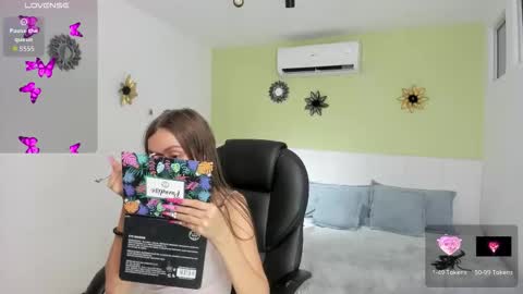 YEYE online show from December 2025 03:23:01 AM