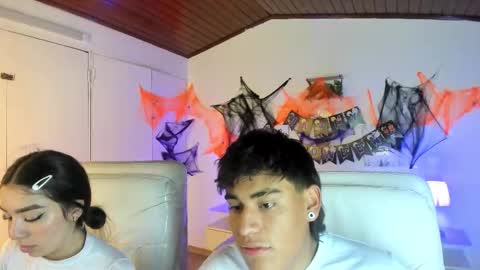 Yiing and yang online show from October 2025 09:17:02 PM