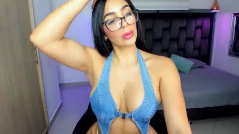 Yika Alves online show from December 2025 05:09:01 PM