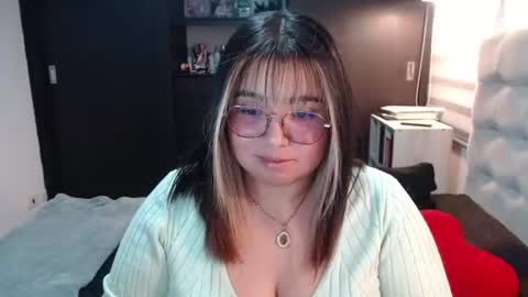 hii i am yini online show from June 2026 10:45:02 PM