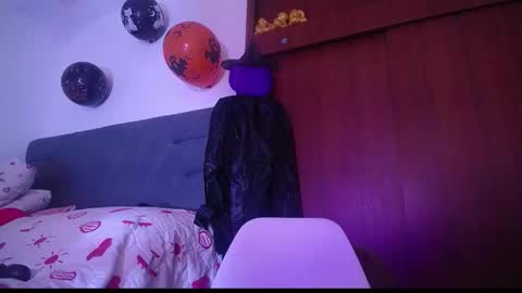 Yiny online show from October 2025 06:32:02 AM