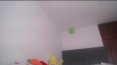 Yiny online show from April 2026 01:42:02 PM