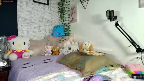 yiyii9 online show from June 2026 12:42:01 PM
