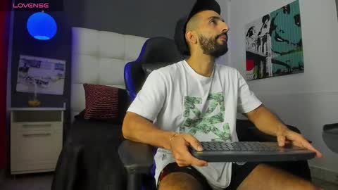 Yiyo online show from October 2025 10:53:02 PM