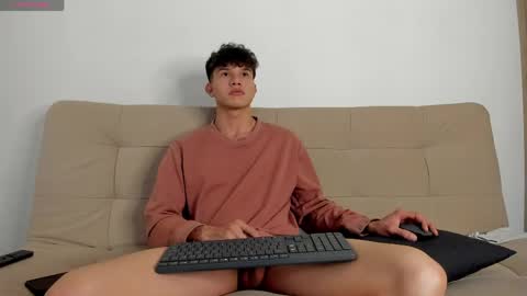 yizus_bonz online show from April 2026 07:58:02 PM