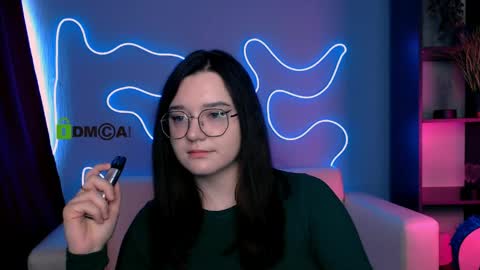 Ylia online show from April 2026 01:42:02 PM