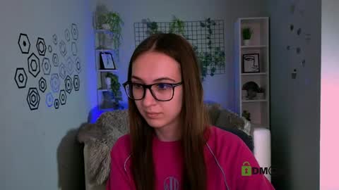 Ylia online show from April 2026 01:06:01 PM