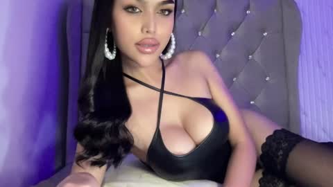 ylonagrae online show from April 2026 06:11:02 PM