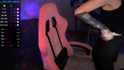 Snapshot of yngmilf_ chatting on February 2025 08:58:02 PM online show from February 2025 08:58:02 PM