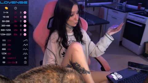 Snapshot of yngmilf_ chatting on October 2025 08:18:02 PM online show from October 2025 08:18:02 PM