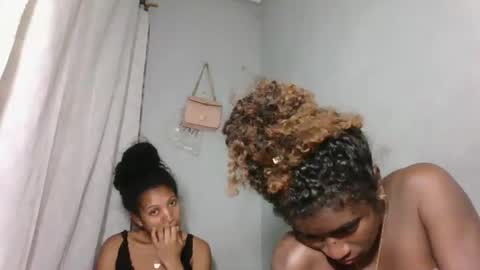 Snapshot of yolandrina05 chatting on October 2025 09:44:02 PM yolandrina05 online show from October 2025 09:44:02 PM