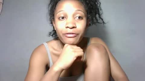 Snapshot of yolandrina05 chatting on October 2025 08:31:02 PM yolandrina05 online show from October 2025 08:31:02 PM