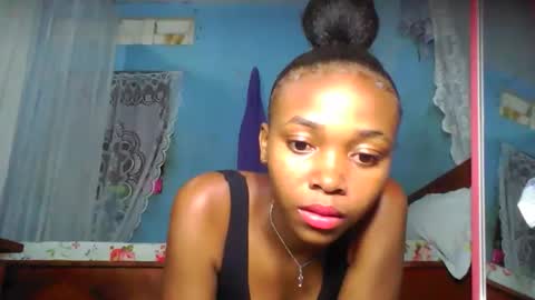 yolandrina05 online show from November 2025 03:45:02 PM