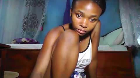 yolandrina05 online show from November 2025 08:13:02 AM