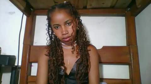 yolandrina05 online show from February 2026 01:36:01 PM