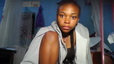 yolandrina90 online show from October 2025 07:00:01 PM