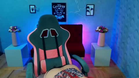 Snapshot of yolandyfoun chatting on January 2025 11:01:02 AM Yolandi-Foun online show from January 2025 11:01:02 AM