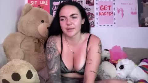 Snapshot of yorkshiregirlyy chatting on May 2026 08:21:01 AM Yorkshire Girly online show from May 2026 08:21:01 AM