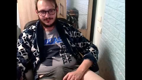 Snapshot of younromki chatting on April 2026 08:42:01 PM A... online show from April 2026 08:42:01 PM