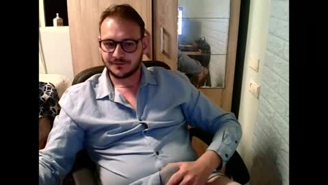 Snapshot of younromki chatting on April 2026 09:04:01 PM A... online show from April 2026 09:04:01 PM