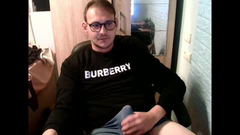 Snapshot of younromki chatting on April 2026 07:00:02 PM A... online show from April 2026 07:00:02 PM