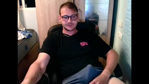 Snapshot of younromki chatting on April 2026 10:25:02 PM A... online show from April 2026 10:25:02 PM