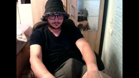 Snapshot of younromki chatting on May 2026 11:35:01 PM A... online show from May 2026 11:35:01 PM